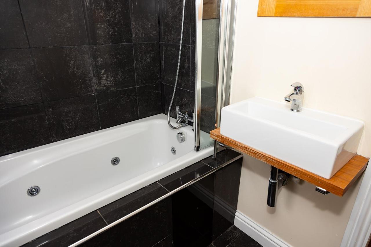 Alexander Apartments South Shields Jarrow Bagian luar foto